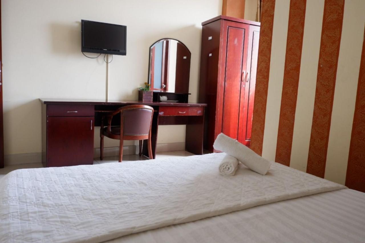 Reddoorz Tuan Viet Hotel Dinh Tien Hoang Ho Chi Minh City Exterior photo